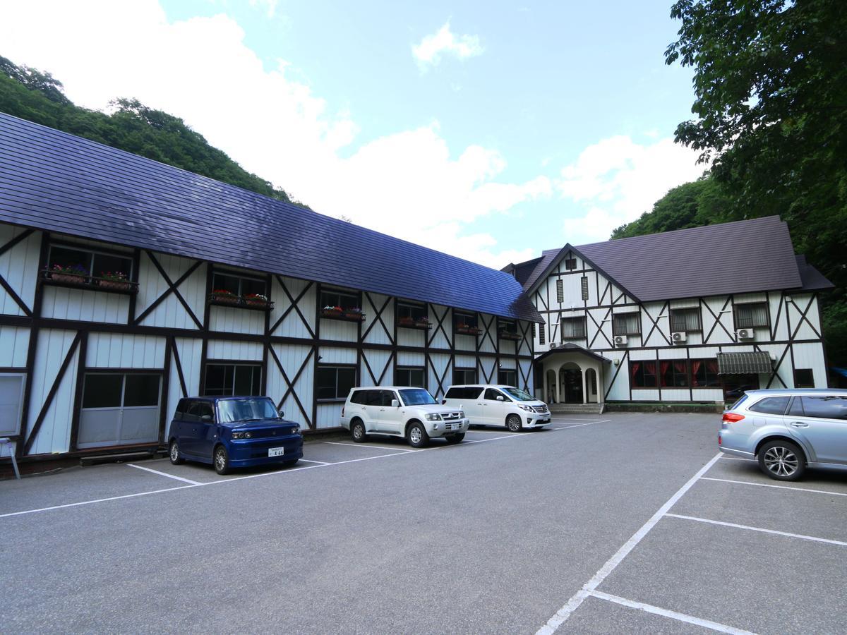 Kiriake Riverside House Hotel Nagano Exterior photo